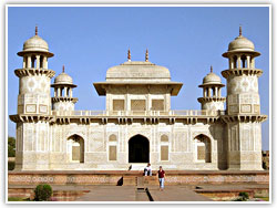 Itmad-ud-Daulah Tomb, Agra