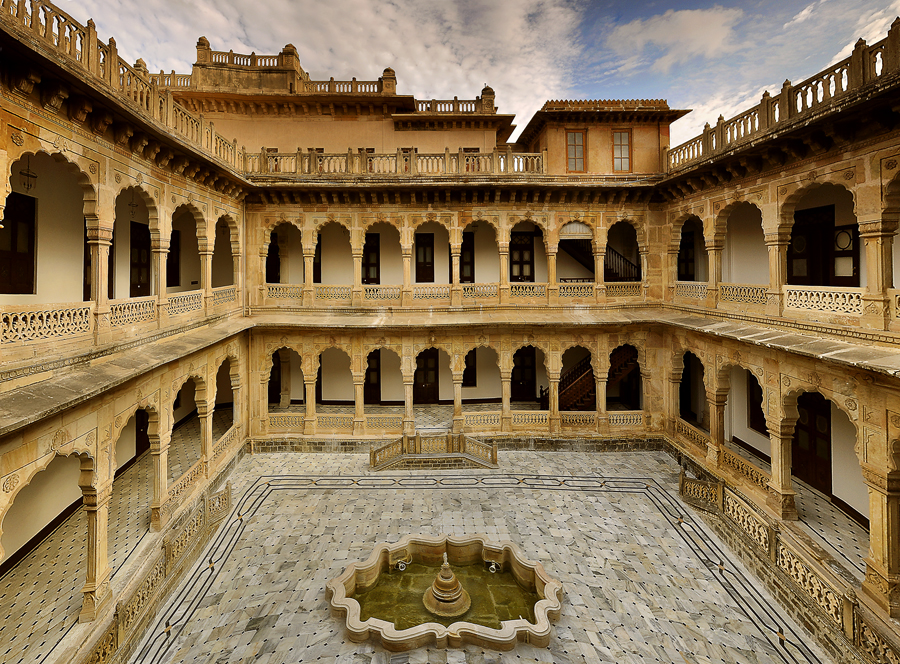 Darbargadh Palace, Poshina, Information about Darbargadh Palace