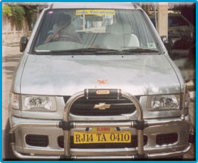 louez - un luxe aux terrains voitures Tavera Cheverolet  Rajasthan au prix favorable!